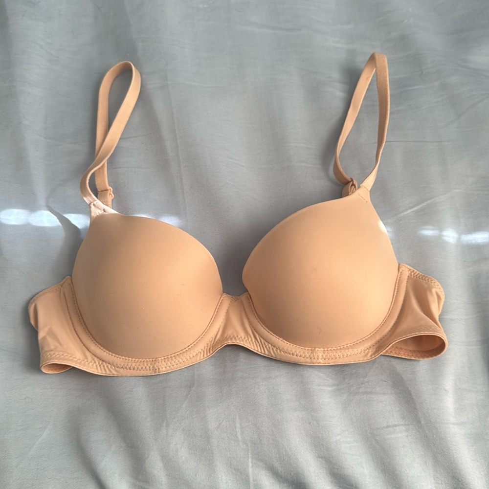 Victoria’sSecretPink tan weareverywhere lightly lined tan underwire bra size 34A